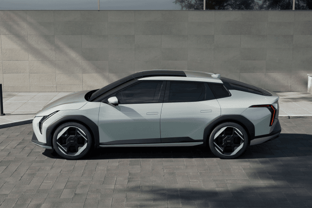 Kia EV4 unveils its futuristic exterior design in a world preview Kia EV4 unveils its futuristic exterior design in a world preview