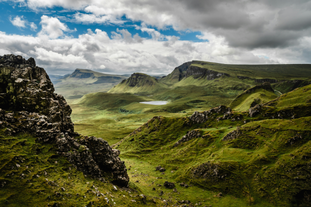 Scottish whisky has become one of the world's most renowned spirits, and of course the world's most widely consumed whisky range. Here are our selection of Scottish whisky, to be consumed in moderation, for you to savor and appreciate.