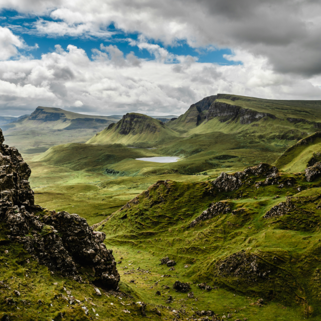 Scottish whisky has become one of the world's most renowned spirits, and of course the world's most widely consumed whisky range. Here are our selection of Scottish whisky, to be consumed in moderation, for you to savor and appreciate.