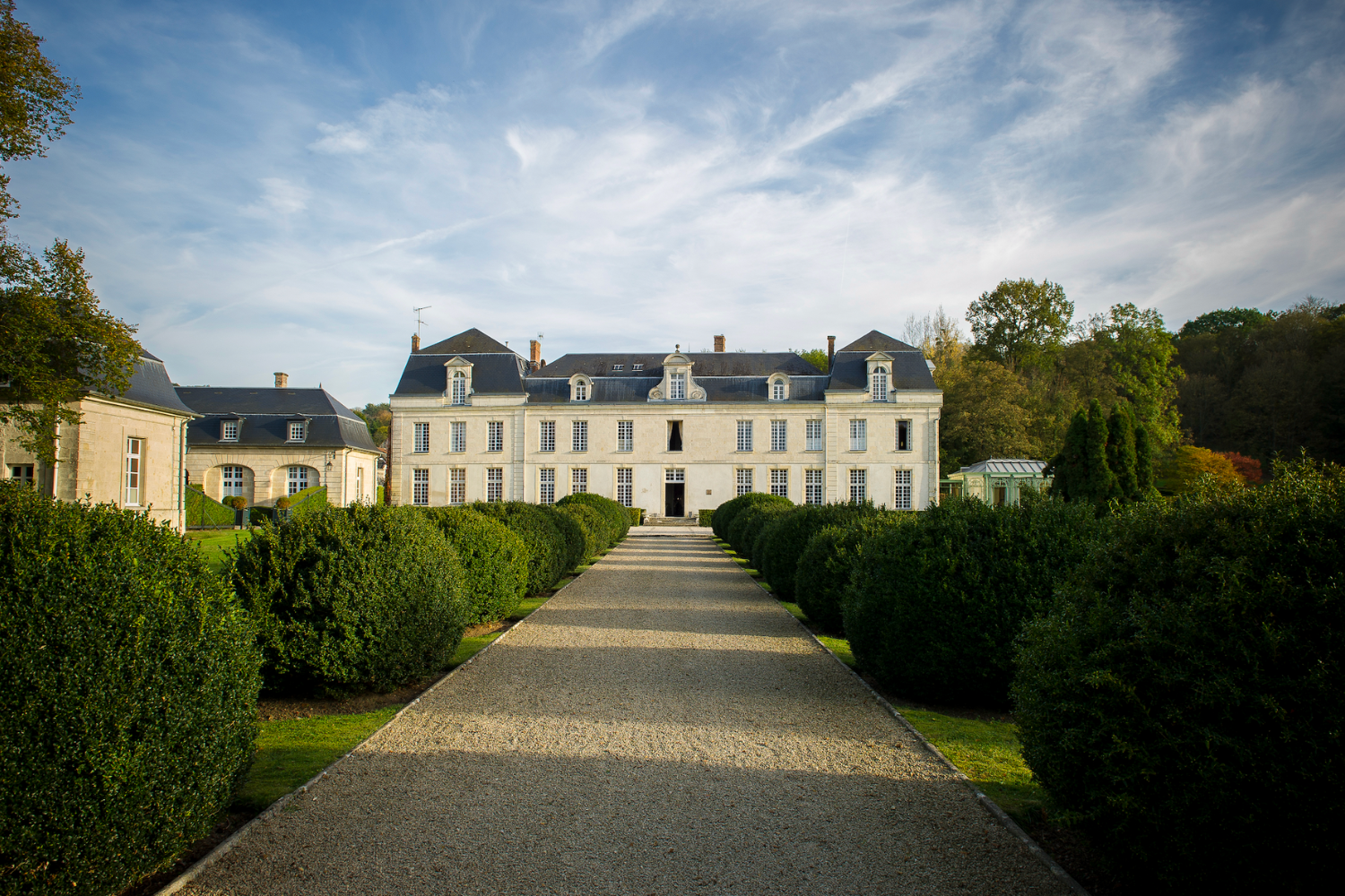 At the Château de Courcelles, legend is written in the plural.