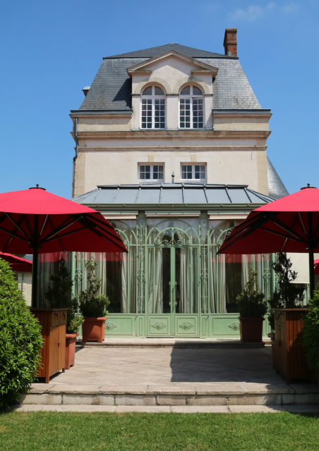 At the Château de Courcelles, legend is written in the plural.