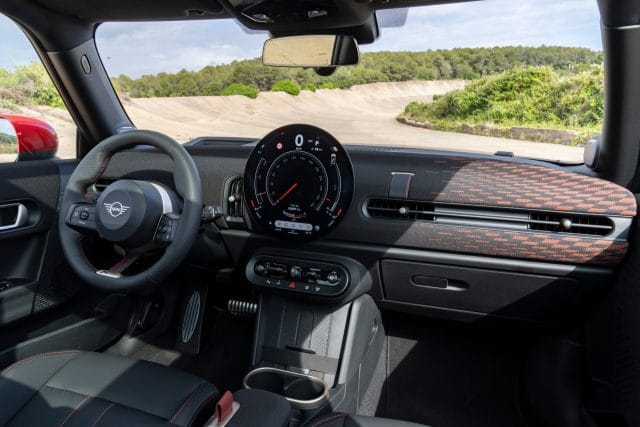 The breathtaking new Mini Cooper convertible The breathtaking new Mini Cooper convertible