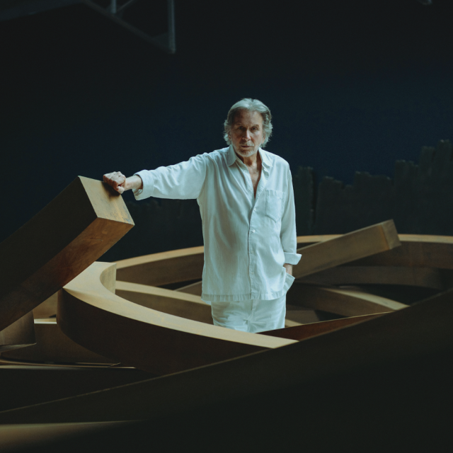 Bernar Venet, a monument of minimalism