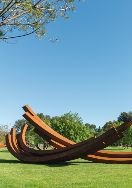 Bernar Venet, a monument of minimalism