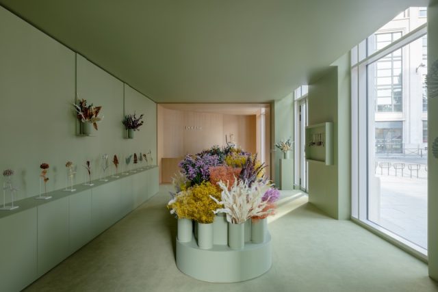 Polène transforms into a florist for a pop-up shop Polène transforms into a florist for a pop-up shop